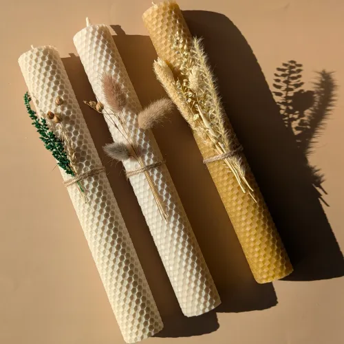 Свічка вощини з сухоцвітами