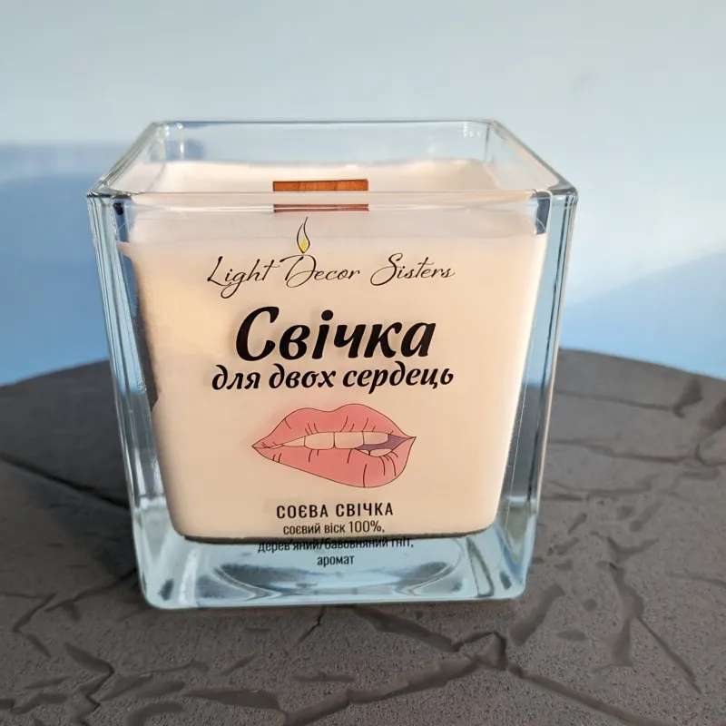Свічка в скляному підсвічнику квадрат 100 мл