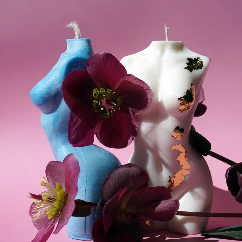 2 свічки в формі жіночого торсу