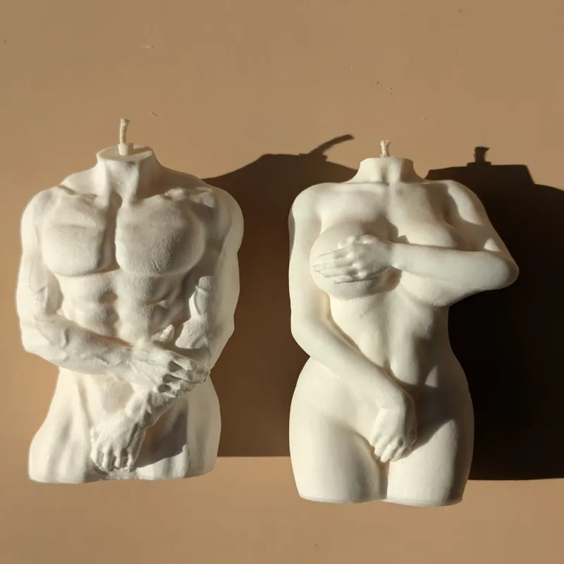 Свічка у формі торсу чоловіка та жінки