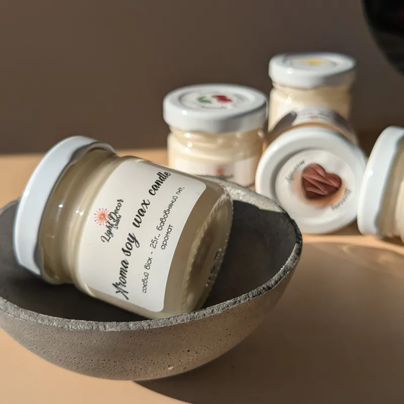 Свічка в прозорій баночці