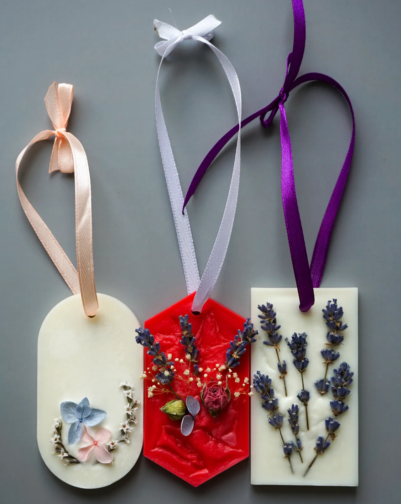 3 Арома саше на сірому фоні